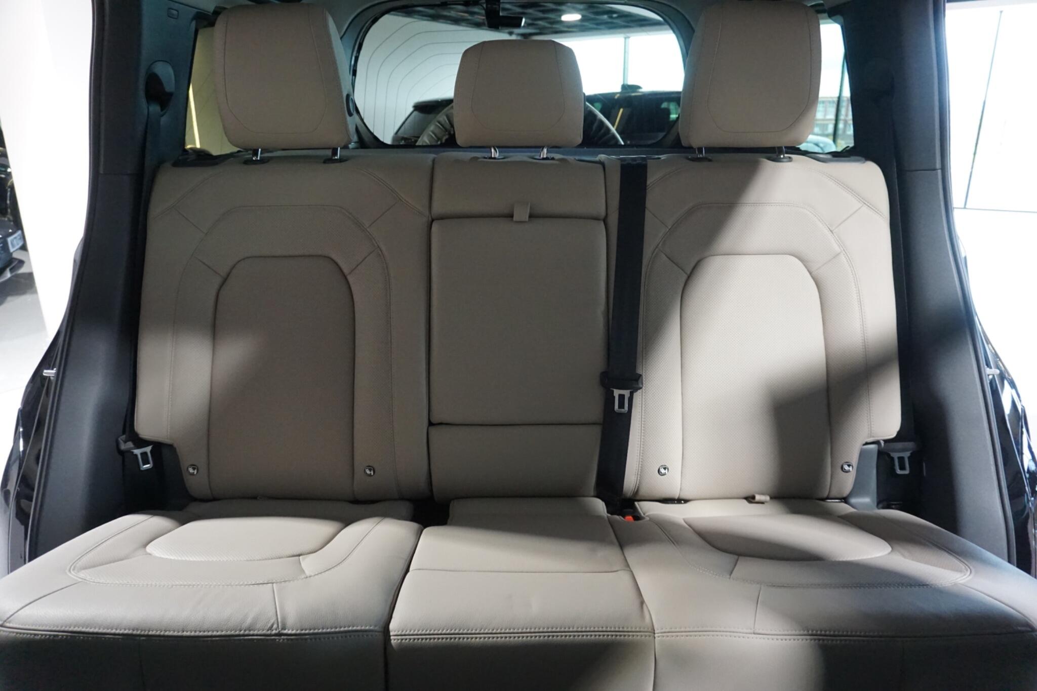 Land Rover Defender 110 3.0 D250 MHEV XS Edition SUV 5dr Diesel Auto 4WD Euro 6 (s/s) (250 ps)